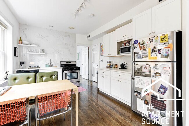 Primary Photo - 2611 N Fairfield Ave