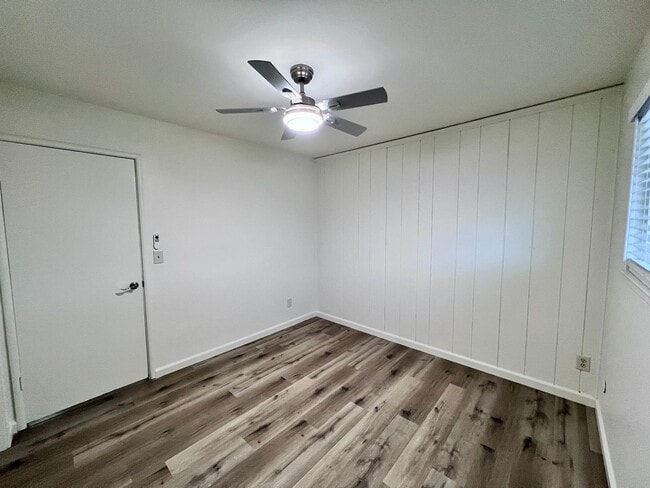 Building Photo - $2,495 Sierra & Cedar, 4 bedroom House - Fresno / Spacious Backyard / Fresh Paint / New Floors