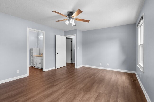 Building Photo - Newly renovated three bedroom home for ren...