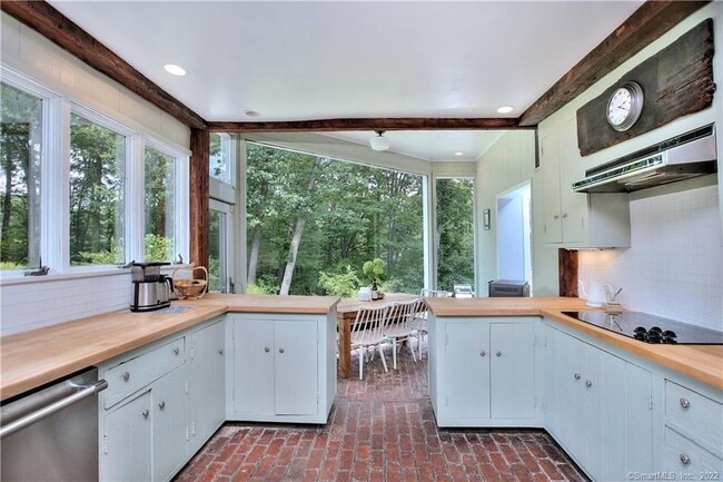 Building Photo - 14 Spruce Hill Rd
