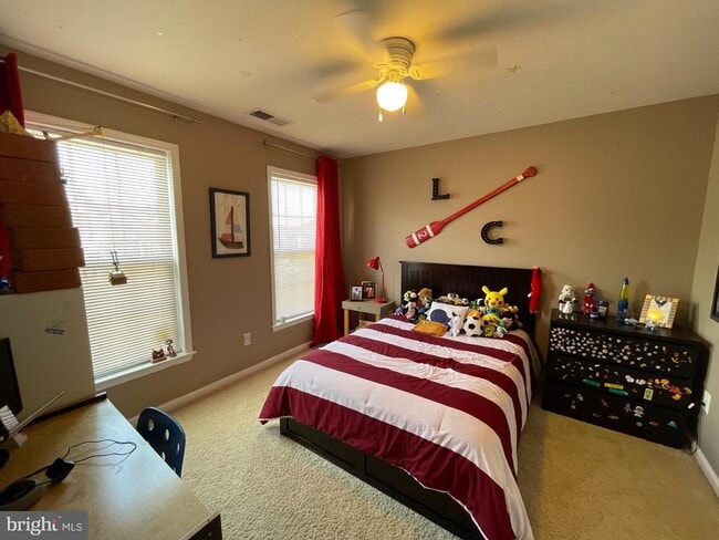 Building Photo - 22098 Avonworth Square