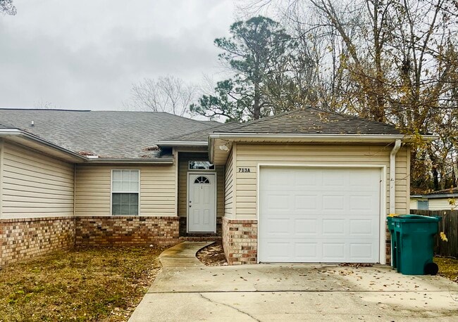 Building Photo - 713 N Park Blvd