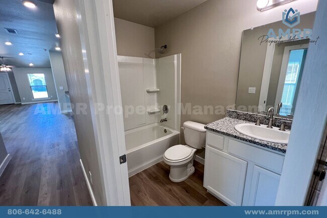 Building Photo - 3 Bedroom Townhome In Harvest Wolfforth!