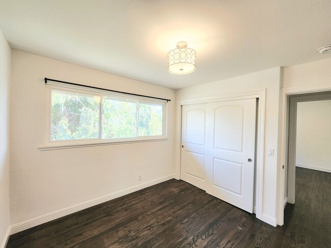 Building Photo - 3 bedroom 3 bathroom hillside Pacifica home with serene views