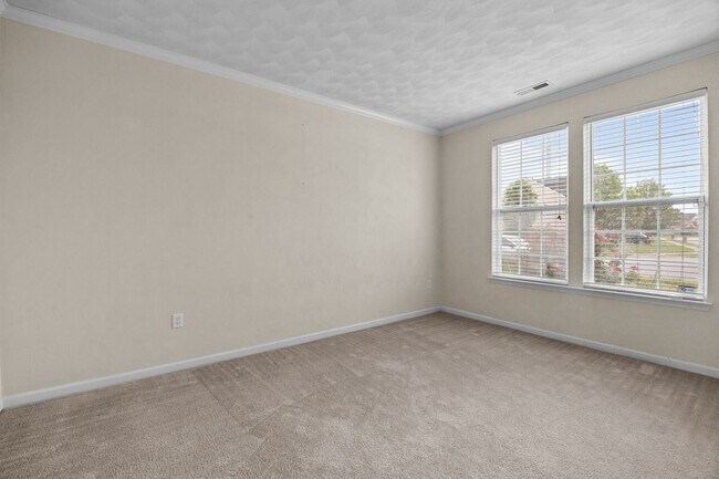 Building Photo - Spacious 5BR Home with Large Backyard in Quiet Chesapeake Neighborhood!