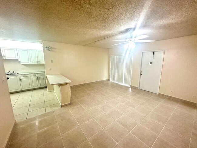 Building Photo - 5773 La Pinata Blvd