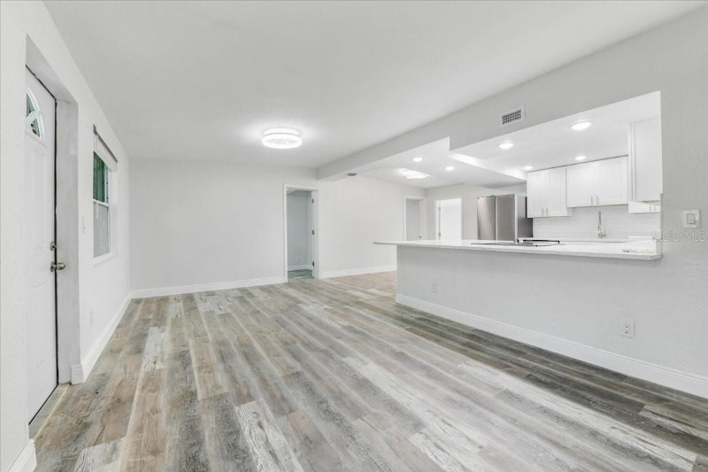 Building Photo - 2110 Alemanda Dr