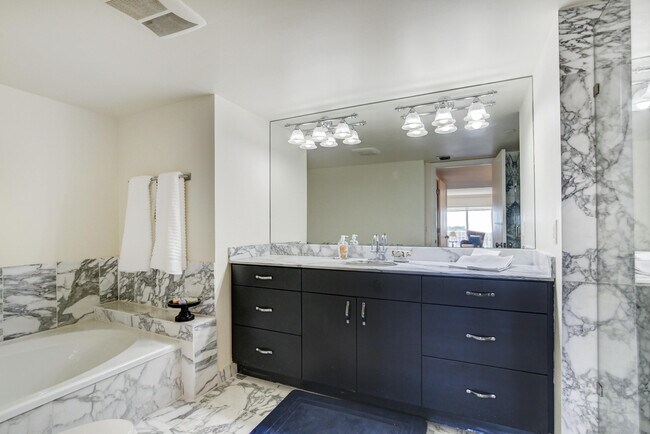 Building Photo - 4301 N Ocean Blvd