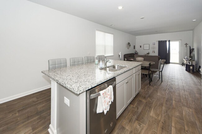 Building Photo - 3 Bedroom 2 Bath Home in Cane Bay Plantation - Summerville