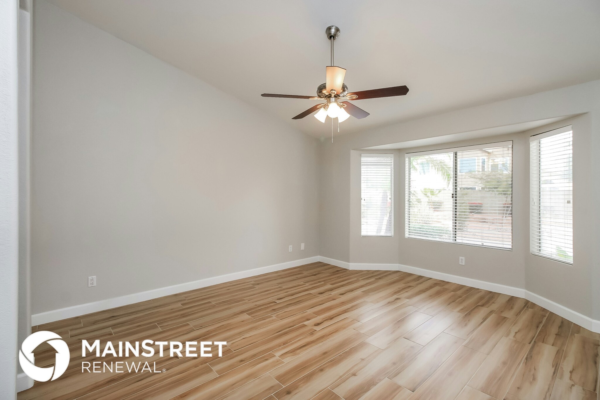 Building Photo - 1668 E Golden Ln