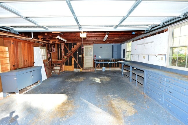 Building Photo - Water View, private wooded lot on dead end street!