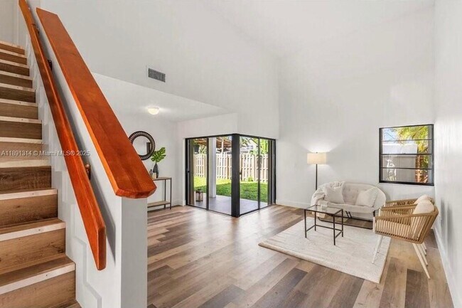 Primary Photo - 2512 SW 113th Ct