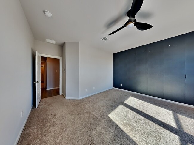 Building Photo - 545 Hazeltine Rd