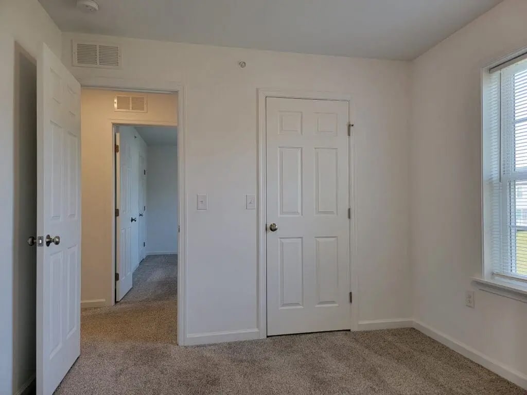 Building Photo - 126 Robert Cir