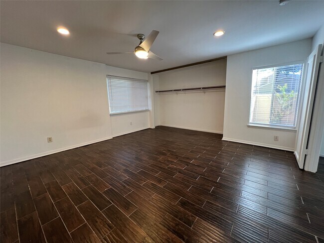 Building Photo - 2372 Woodland Park Dr