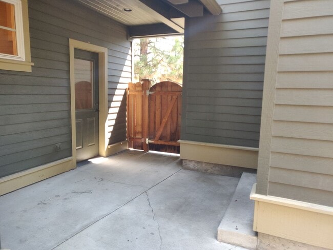 Building Photo - Charming 3x2.5 Modern Craftsman Home in NW Crossing with Private Backyard Oasis and Bonus Room Up...