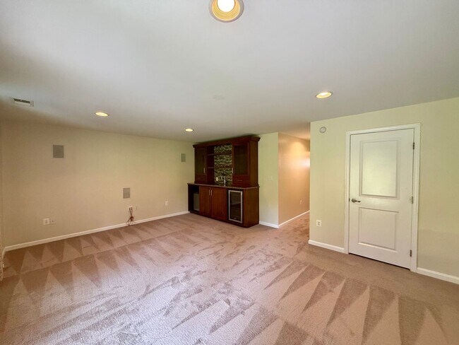 Building Photo - 2177 Whispering Hollow Ln