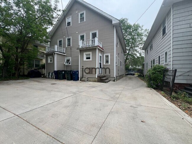 Building Photo - 3079 Meadowbrook Blvd