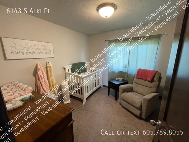 Building Photo - 6143 S Alki Pl