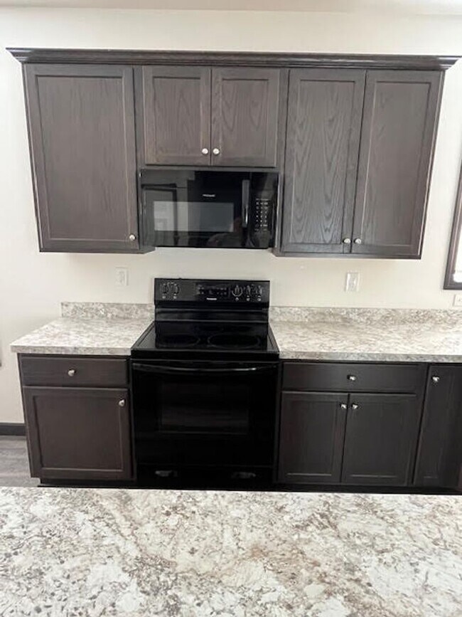 Building Photo - 147 Southpark Dr