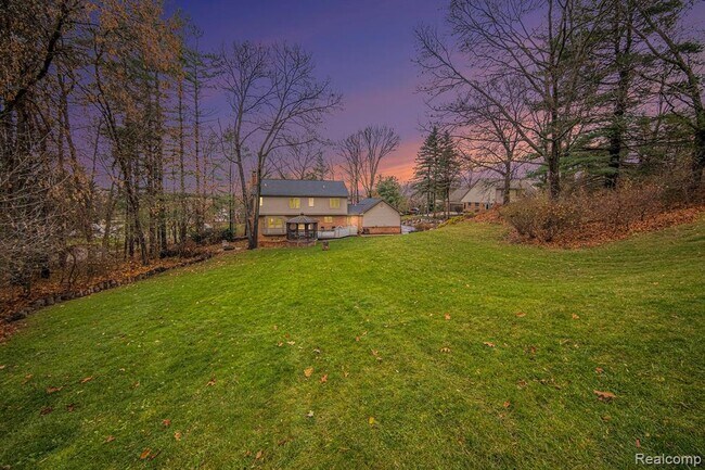 Building Photo - 695 Heritage Dr