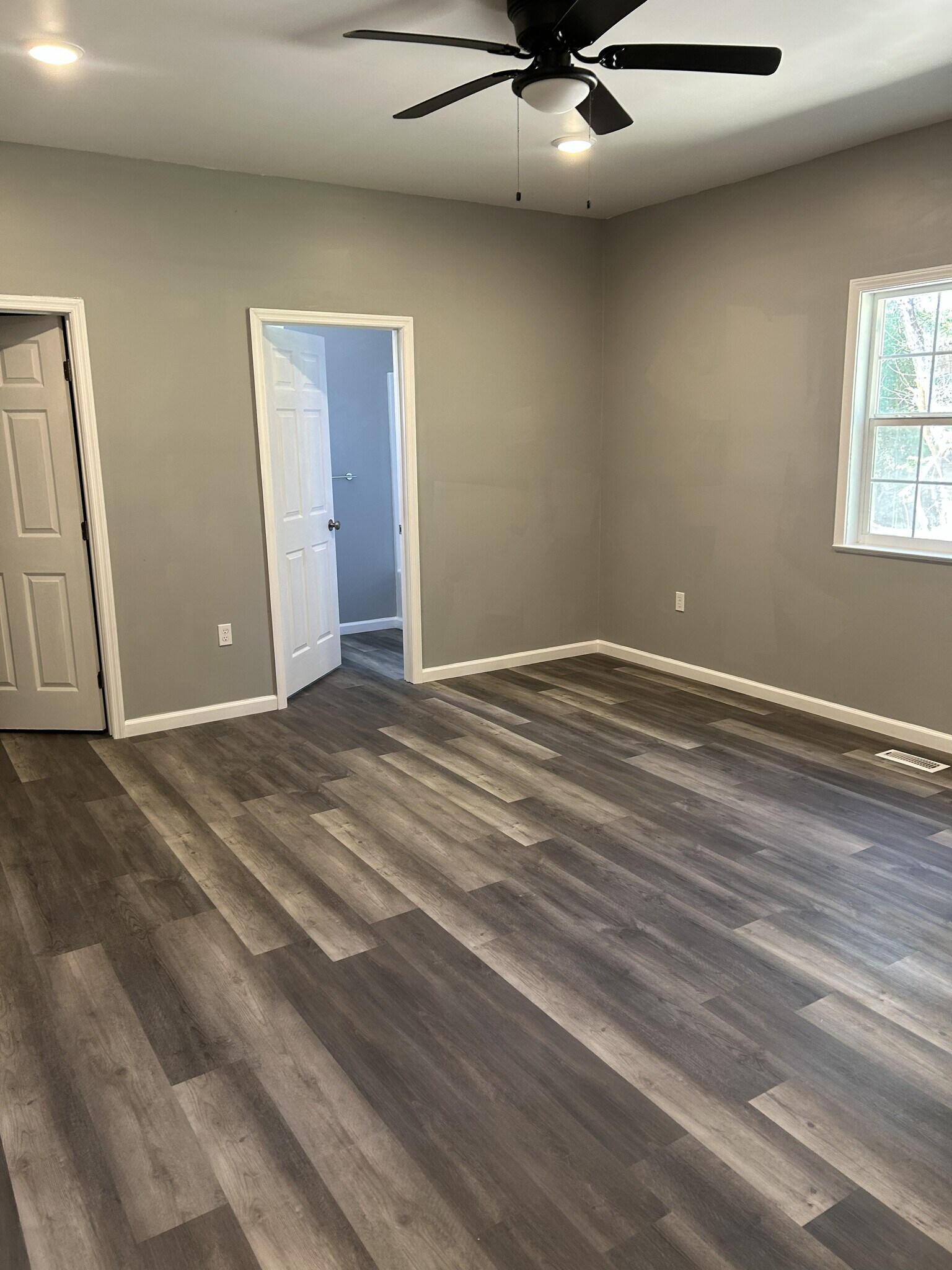 Building Photo - 113 Larry St