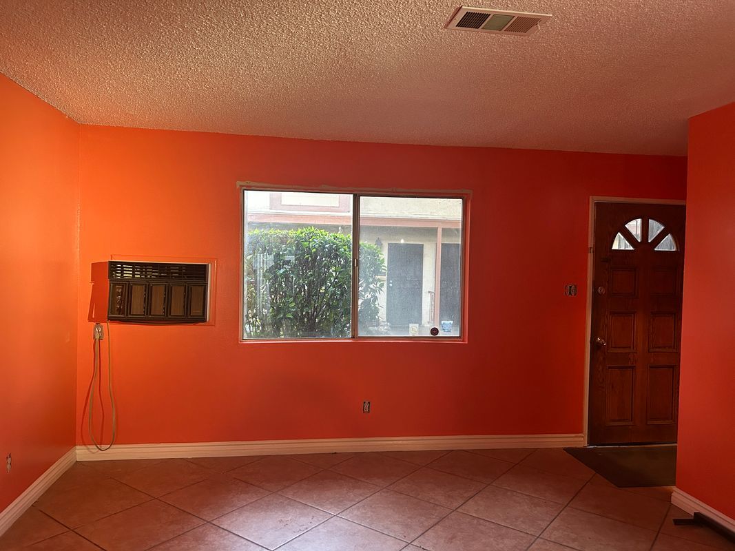 Building Photo - 8784 Valley View St