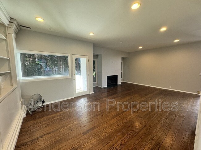 Building Photo - 501 Fenton Pl