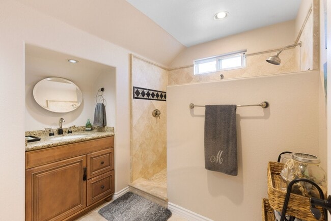 Building Photo - Modern Luxury in Cypress – 4BR Home with H...