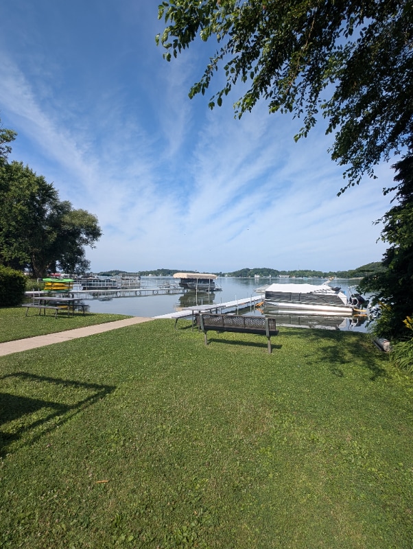 Building Photo - 605 Vincent Rd