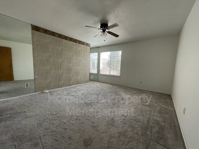 Building Photo - 1901 E Ranch Dr