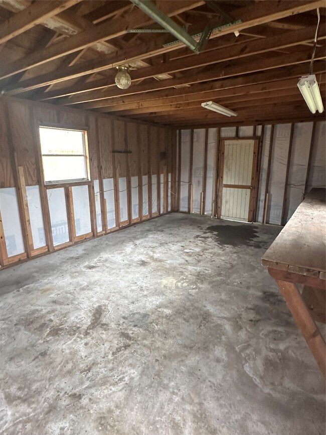 Building Photo - 501 Cindyrella Dr