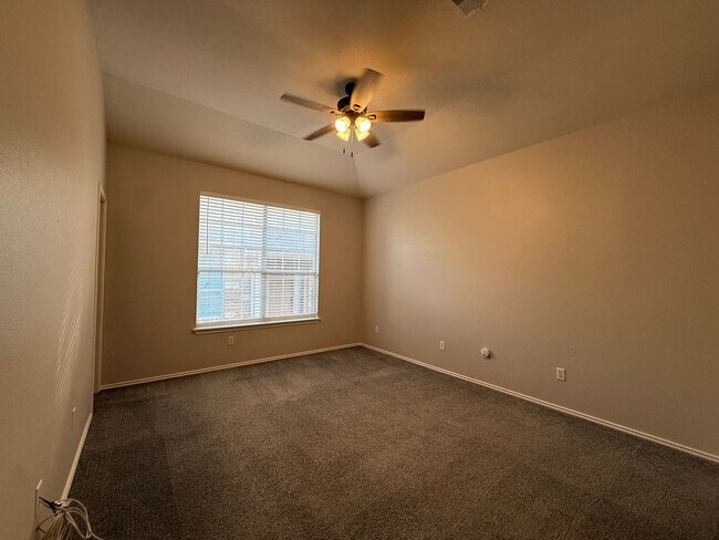Building Photo - Great 2 Bed 2 Bath Condo!