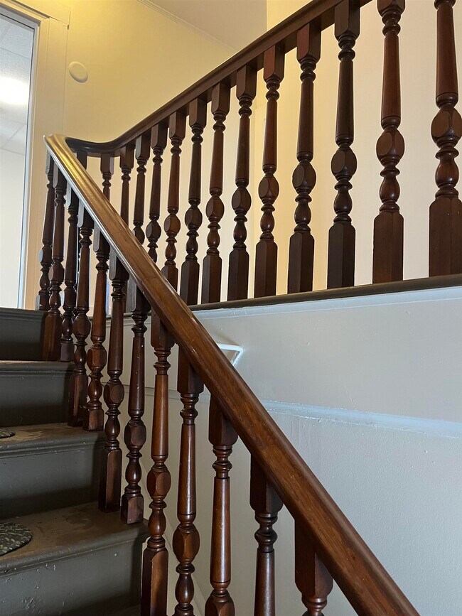 Building Photo - 281 Main St