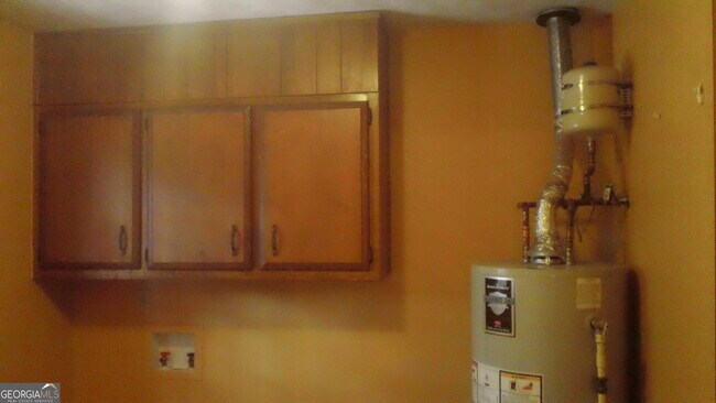 Building Photo - 6451 Edenfield Dr