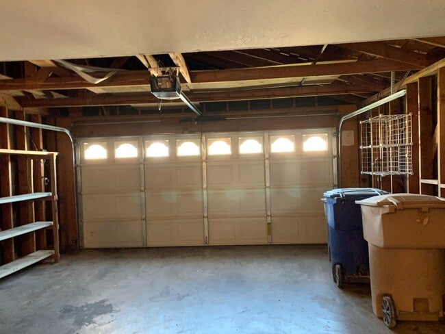 Building Photo - 4525 Trumbull Dr