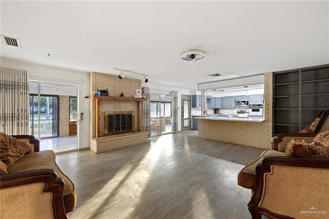 Building Photo - 812 Voltz Ln