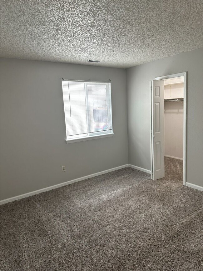 Building Photo - 1785 Zebulon Dr