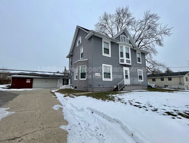 Building Photo - 3580 Marine St SW