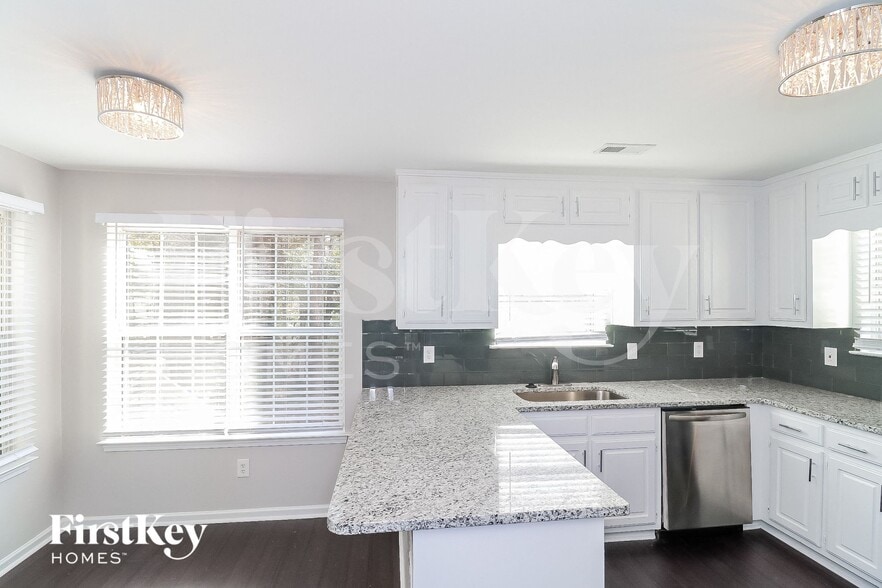 Building Photo - 5829 Millers Pond Ln