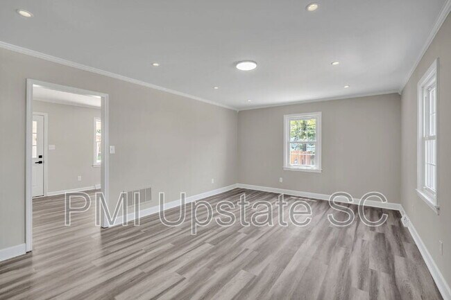 Building Photo - 120 Abbotsford Dr