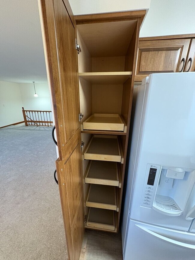 Building Photo - Updated 3BD/2BA with Garden Basement & Low Maintenance Living