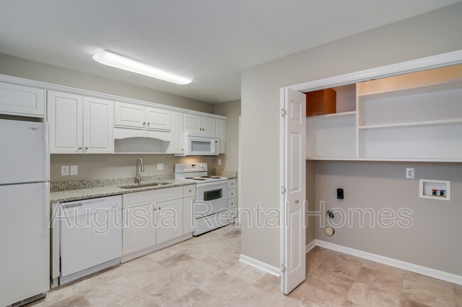 Building Photo - 525 Edgecliff Ln