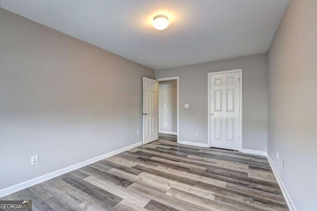 Building Photo - 118 Meeting Pl Rd