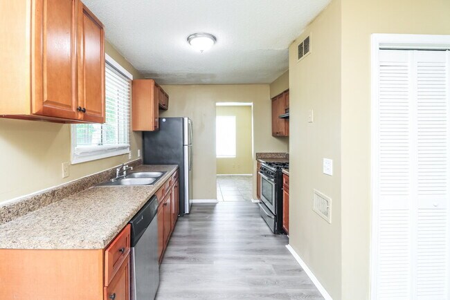 Building Photo - 5438 Farmview Close