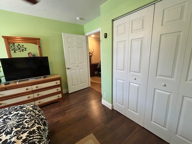 Building Photo - 10470 Pelican Dr