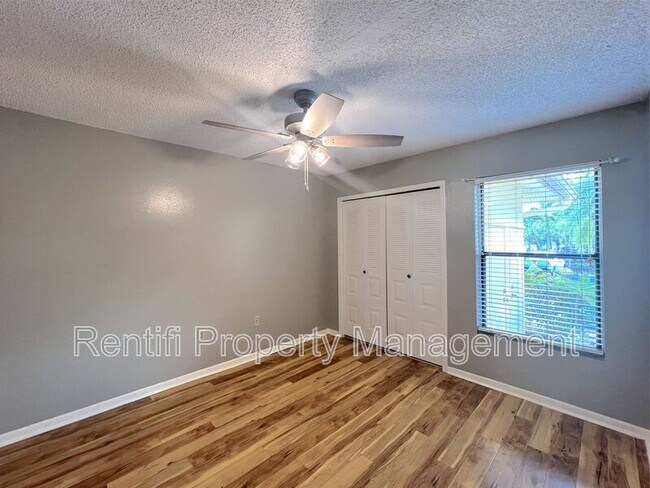 Building Photo - 15051 Parkside Dr