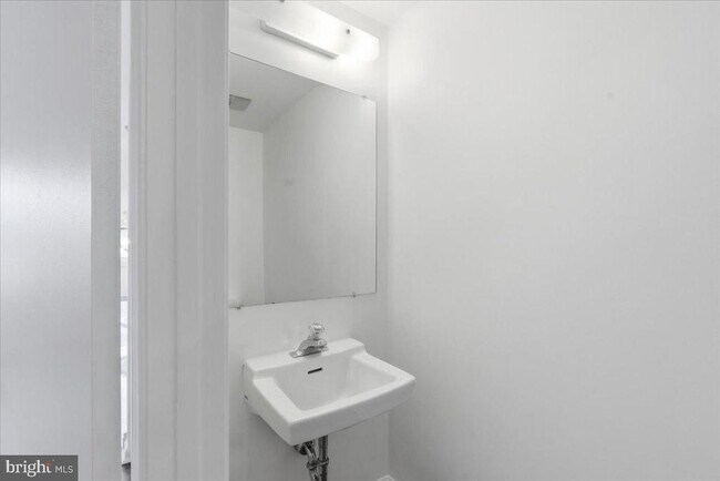 Building Photo - 502 Brighton Pl