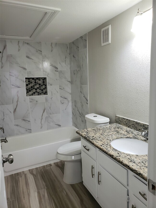 Building Photo - 11710 Southlake Dr