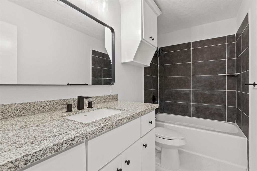 Building Photo - 3814 Brier Gardens Dr